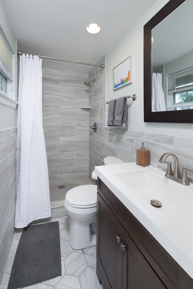 1601-ne-75th-terrace-bathroom