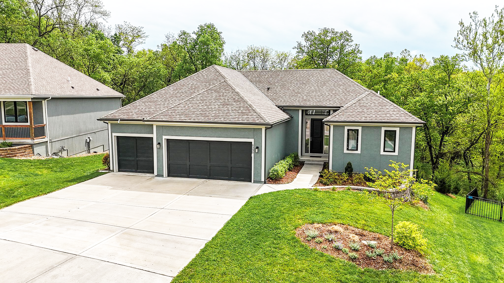 6395 NW Sioux Dr Lux