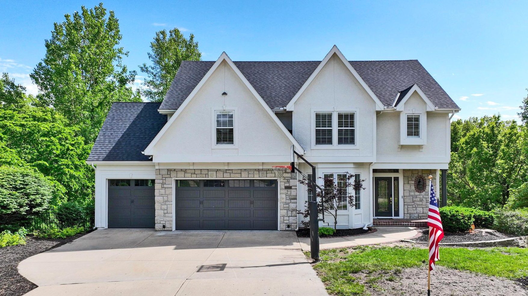 10223 River Hills Ct Lux